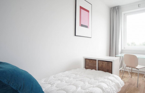 Bright single bedroom close to Deutsche Bahn train station