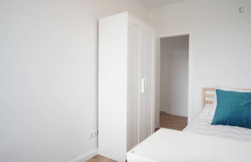 Bright single bedroom close to Deutsche Bahn train station