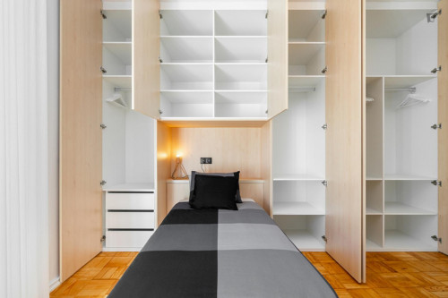 Beautiful single ensuite bedroom next to Leiria Club Tennis School