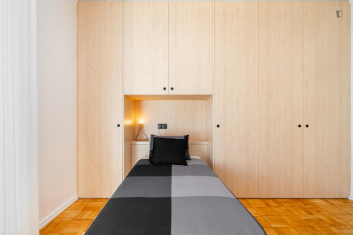 Beautiful single ensuite bedroom next to Leiria Club Tennis School