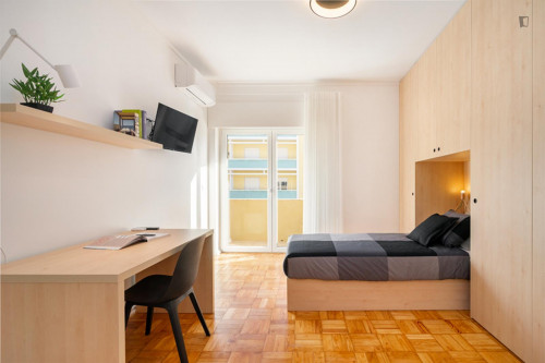 Beautiful single ensuite bedroom next to Leiria Club Tennis School