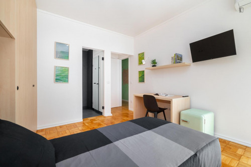 Beautiful single ensuite bedroom next to Leiria Club Tennis School