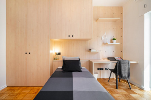 Spectacular single ensuite bedroom in Leiria