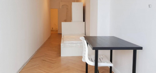 Nice single bedroom close to Subway station Hermannplatz