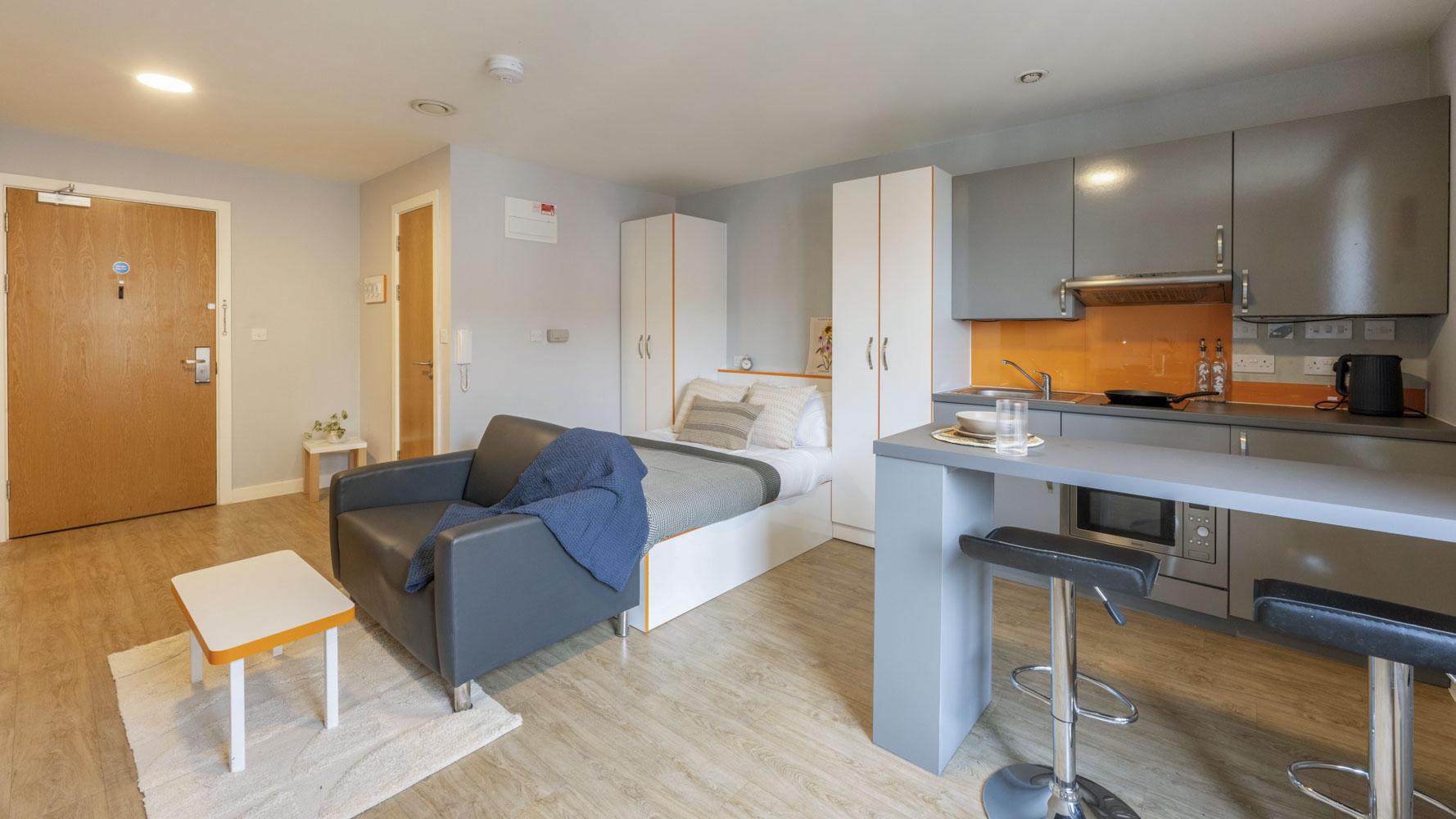 Large Studio - Hannah Court - Gallery - 2