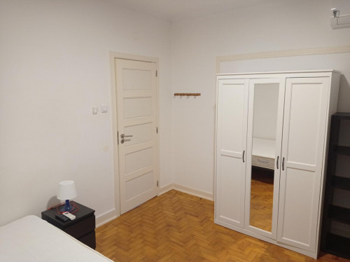 Double bedroom, with balcony, in 6-bedroom apartment