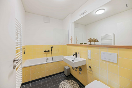 Amazing double bedroom, with private balcony, in Sendling-Westpark