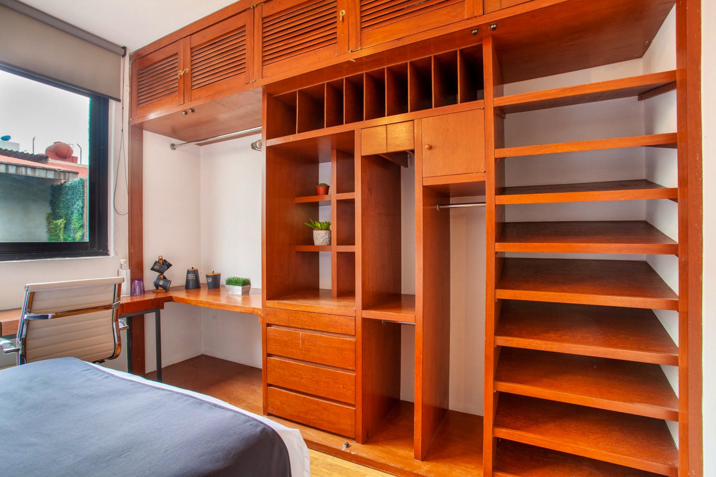 Epsilon Room - 18