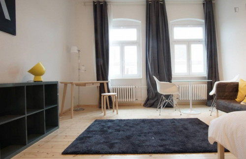 Spacious double bedroom in Adlershof