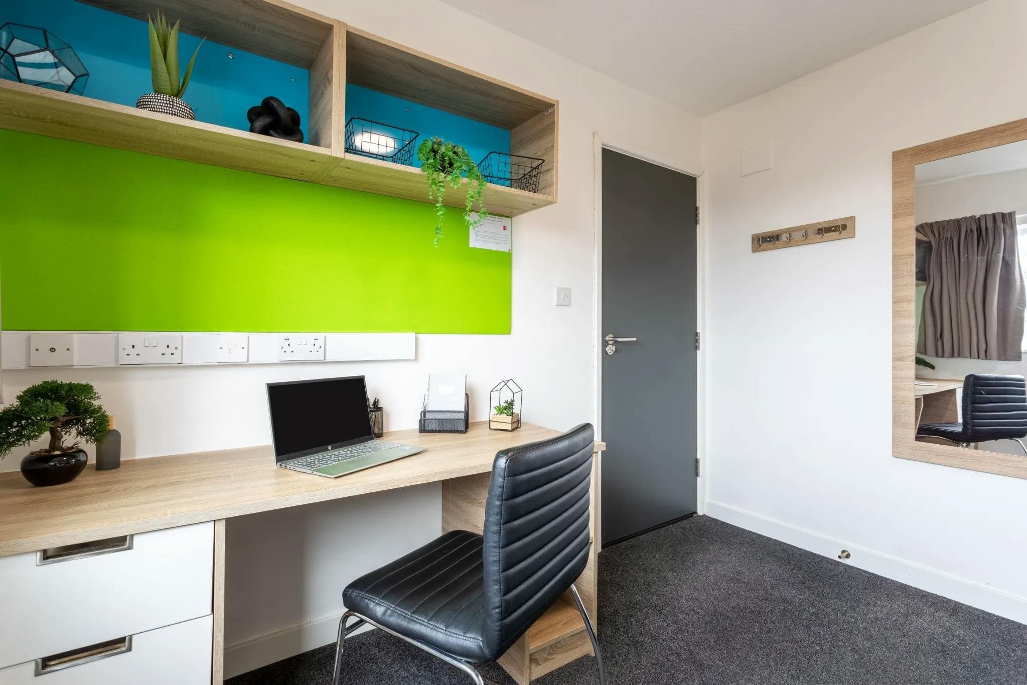  Planet Mars | 5 Bedroom House  -  Cathedral Campus  - Gallery -  1