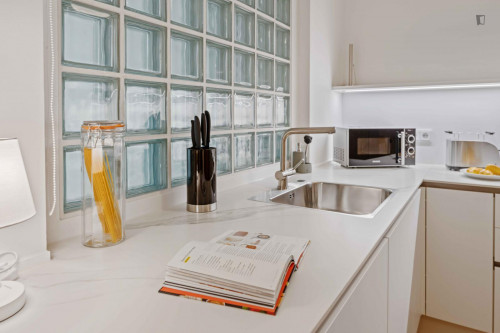 Warm single bedroom behind Munich Business School