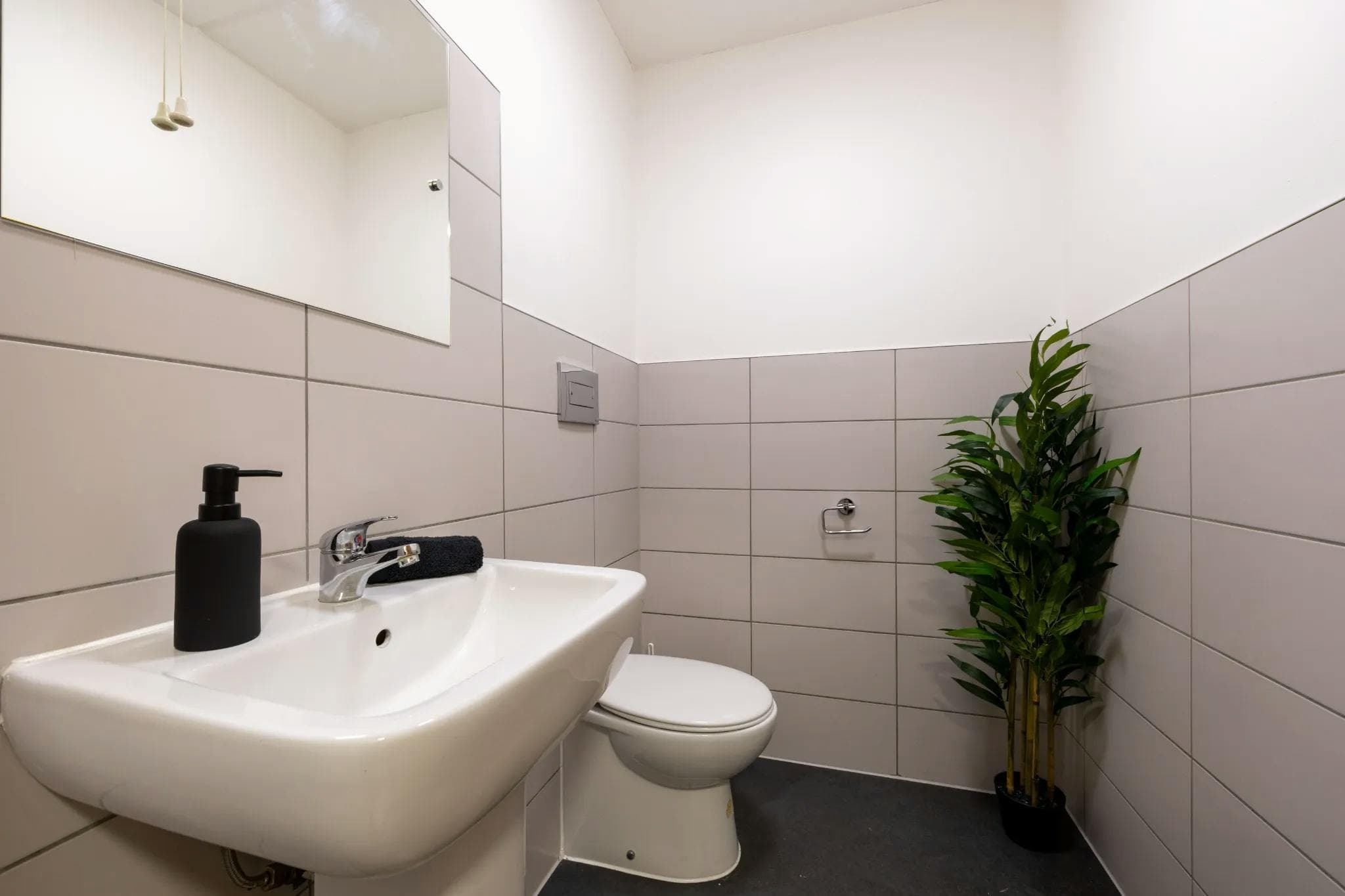  Silver Non En-Suite - Large  -  Manchester Student Village  - Gallery -  4