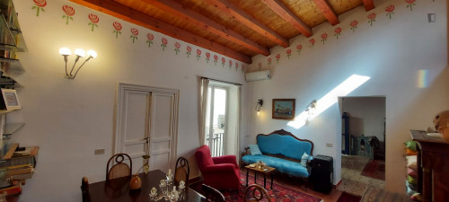 Large cozy double bedroom with private balcony in Palermo's historic center - Gallery - 12
