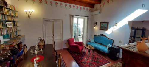 Large cozy double bedroom with private balcony in Palermo's historic center - Gallery - 11
