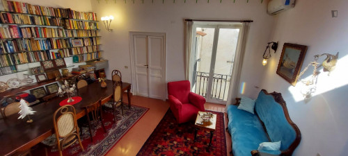 Large cozy double bedroom with private balcony in Palermo's historic center - Gallery - 9