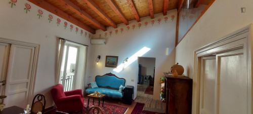 Large cozy double bedroom with private balcony in Palermo's historic center - Gallery - 13