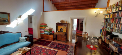 Large cozy double bedroom with private balcony in Palermo's historic center - Gallery - 8