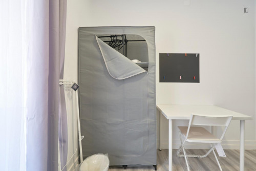 Pleasant single bedroom in Arroios