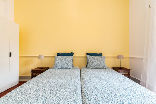 Sunny twin ensuite bedroom in Arroios