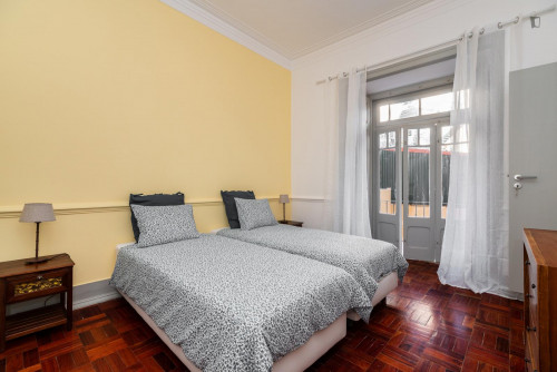Sunny twin ensuite bedroom in Arroios - Gallery - 7