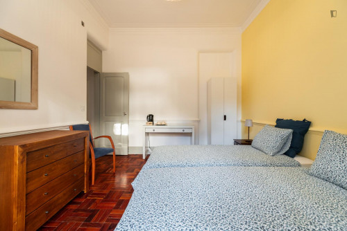 Sunny twin ensuite bedroom in Arroios - Gallery - 11