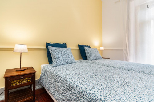 Sunny twin ensuite bedroom in Arroios - Gallery - 6
