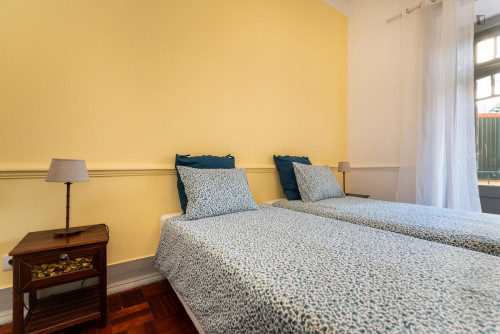 Sunny twin ensuite bedroom in Arroios - Gallery - 10