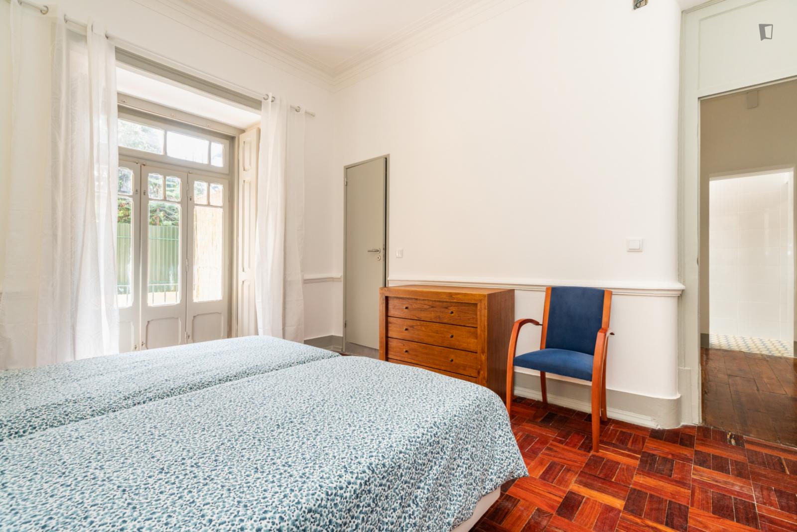 Sunny Twin Ensuite Bedroom In Arroios - 1