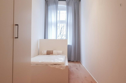 Inviting single bedroom in Wedding