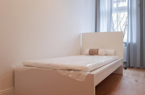 Inviting single bedroom in Wedding