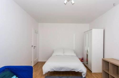 Charming double bedroom in a 4-bedroom apartment near Betriebsbahnhof Berlin-Schöneweide train station