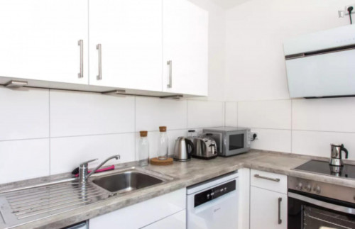 Charming double bedroom in a 4-bedroom apartment near Betriebsbahnhof Berlin-Schöneweide train station - Gallery - 8
