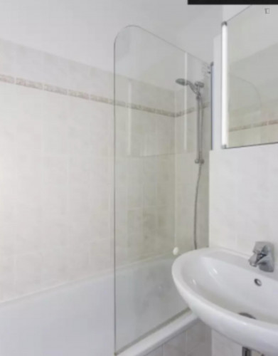 Charming double bedroom in a 4-bedroom apartment near Betriebsbahnhof Berlin-Schöneweide train station - Gallery - 12