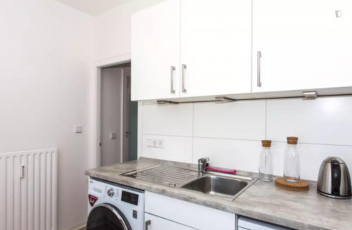 Charming double bedroom in a 4-bedroom apartment near Betriebsbahnhof Berlin-Schöneweide train station - Gallery - 9