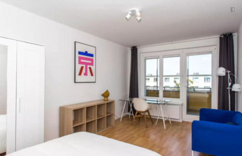 Charming double bedroom in a 4-bedroom apartment near Betriebsbahnhof Berlin-Schöneweide train station - Gallery - 6