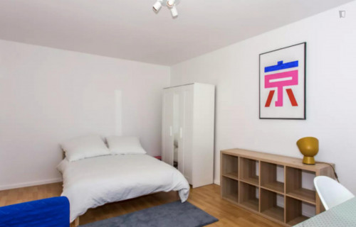 Charming double bedroom in a 4-bedroom apartment near Betriebsbahnhof Berlin-Schöneweide train station - Gallery - 5