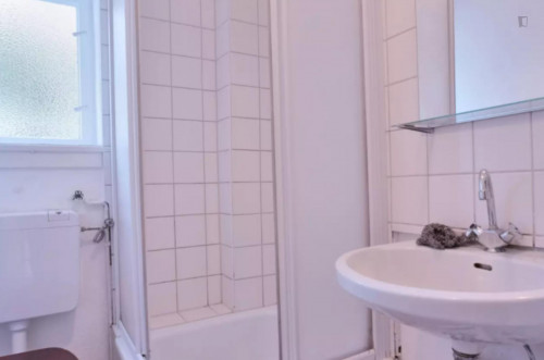 Bright single bedroom in a 3-bedroom apartment near U Grenzallee (Berlin) transport stop - Gallery - 9