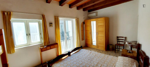 Bright and quiet double bedroom in Palermo's historic center