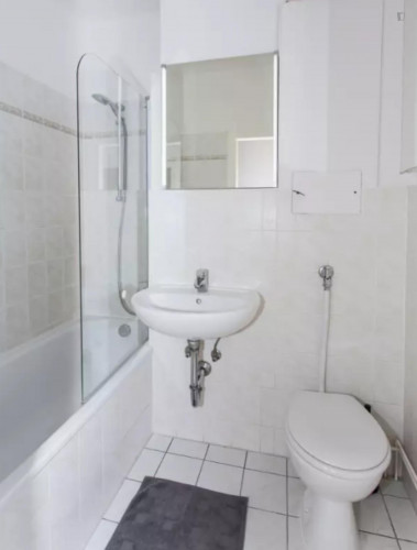 Ample double bedroom in residential Adlershof - Gallery - 6
