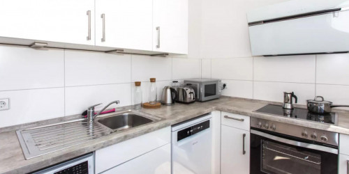 Ample double bedroom in residential Adlershof - Gallery - 12