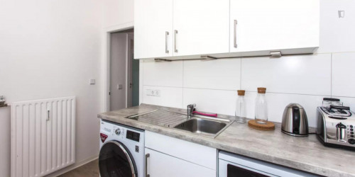 Ample double bedroom in residential Adlershof