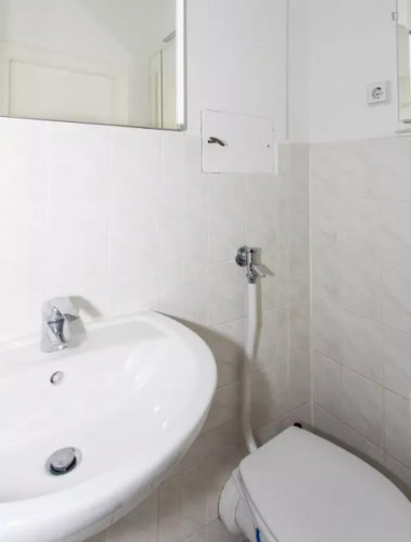Ample double bedroom in residential Adlershof - Gallery - 5