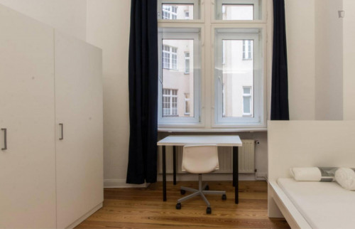 Cute room in 6-bedroom apartment in Westend