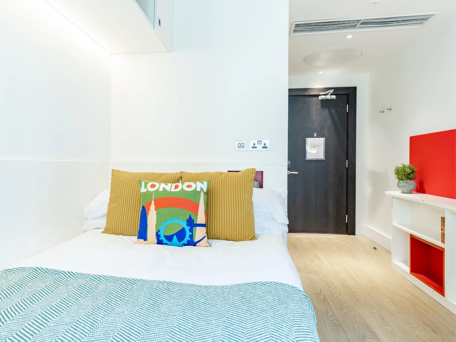  Bronze Single En-Suite  -  Spring Mews  - Gallery -  5