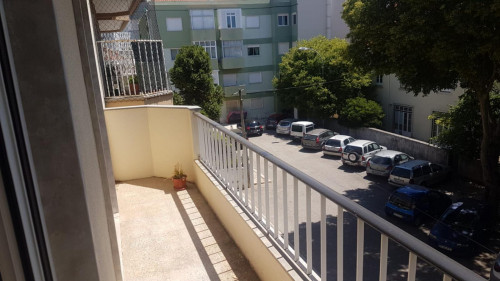 Welcoming single bedroom with a balcony, near the Oeiras train station