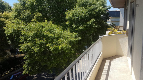 Welcoming single bedroom with a balcony, near the Oeiras train station