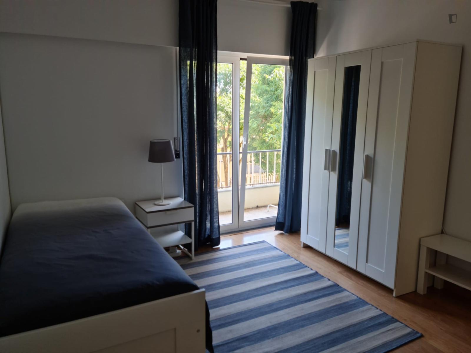 Student-Friendly Single Bedroom With A Balcony, In Oeiras - Student-friendly single bedroom with a balcony, in Oeiras - Gallery - 1