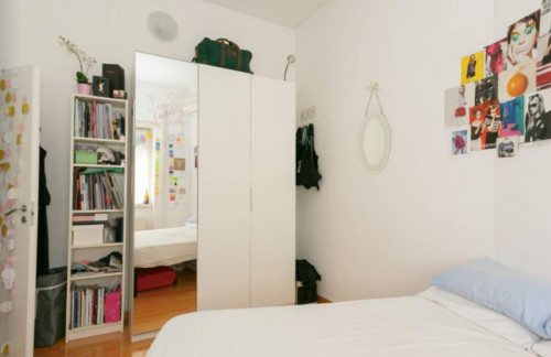 Double bedroom in a 4-bedrooms apartment - Gallery - 17