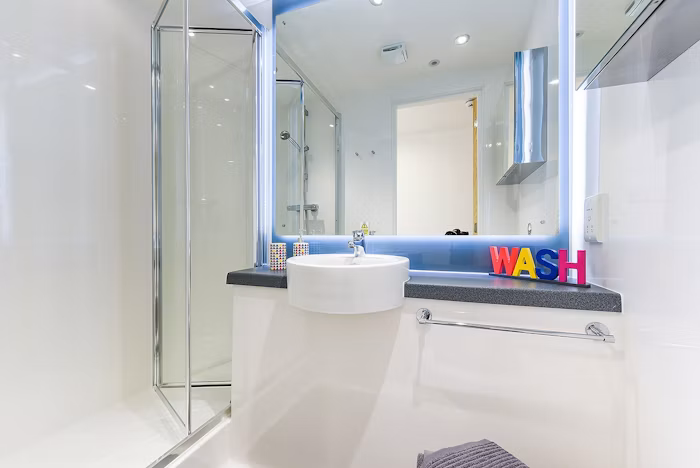 En-Suite Gold - 5
