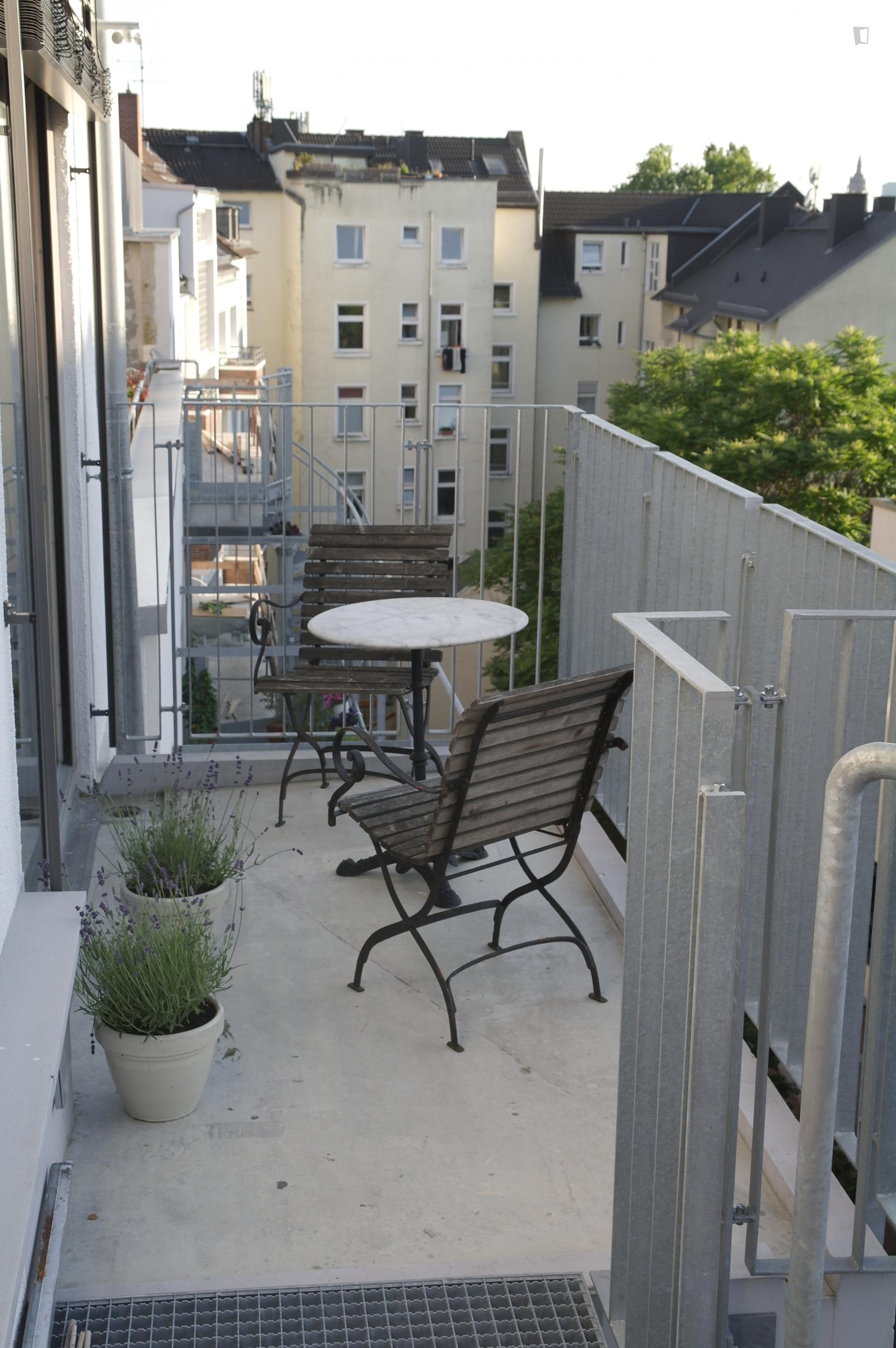 1-bedroom apartment, with outdoor area